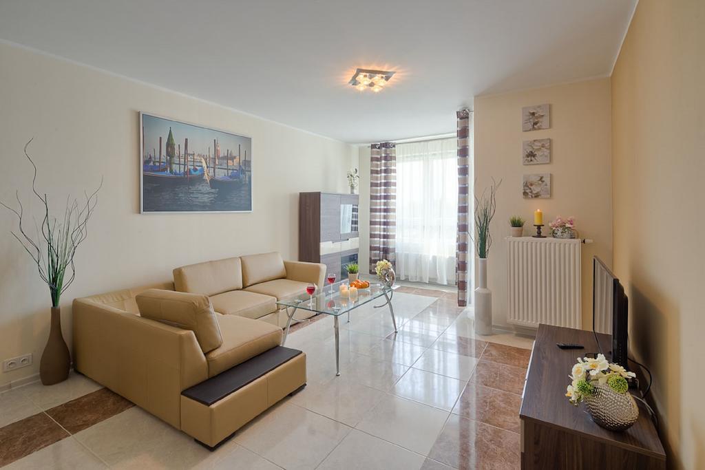 City Aparthotel Ochota Варшава Экстерьер фото